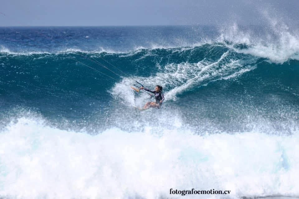 sports massage therapist in Tarifa kitesurf Arianna on the water